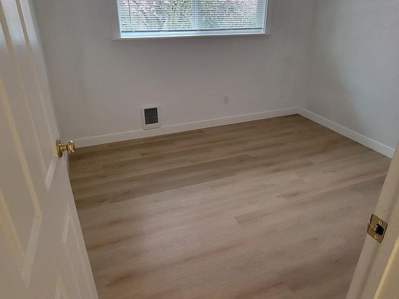 5th image of 2215 O Pl NE #A