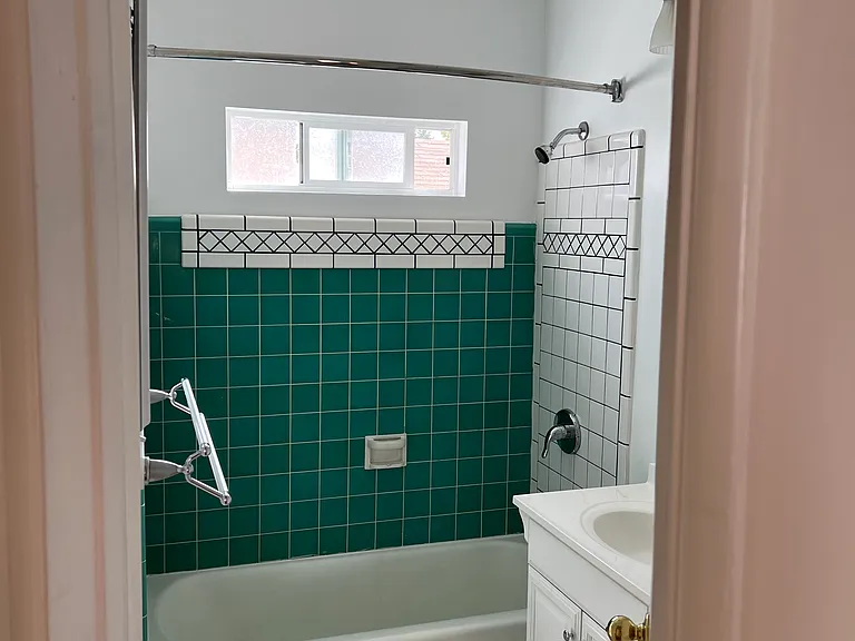 404 W Windsor Rd #B — Photo 9