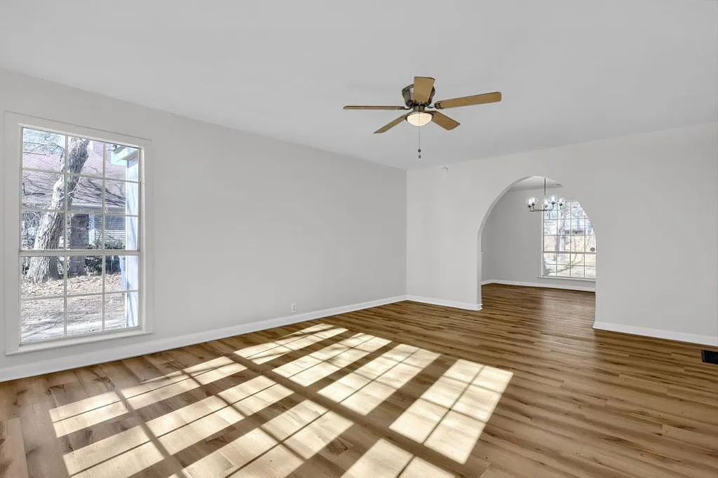 1313 E Lamar St — Photo 4