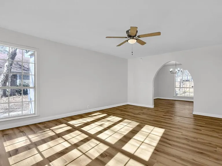1313 E Lamar St — Photo 4
