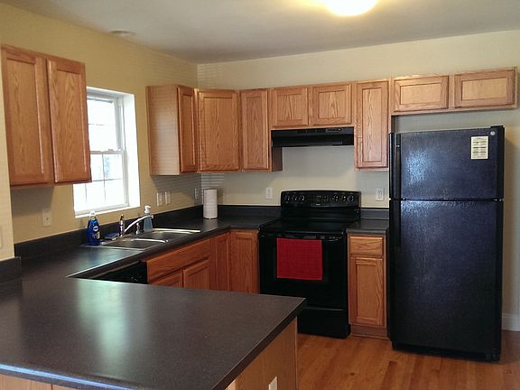 3rd image of 912 Kabrich St