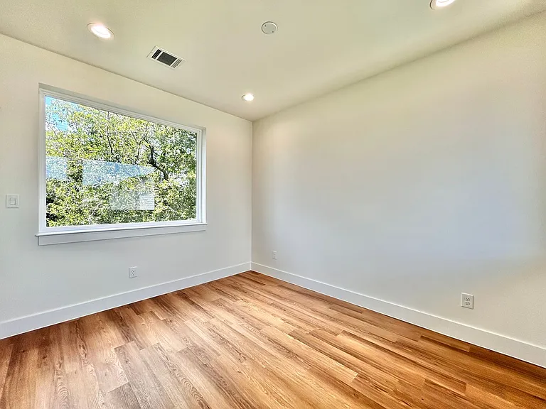 5605 Samuel Huston Ave #2 — Photo 9