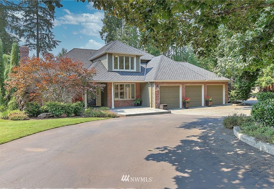Completely refreshed, light and bright Burnstead home AND delightful 500sf cottage nestled in a peaceful and private setting on a quiet street that ends in cul-de-sac. 
