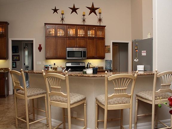 Breakfast Bar/Kitchen 2