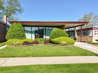 9048 S Bennett Ave, Chicago, IL 60617