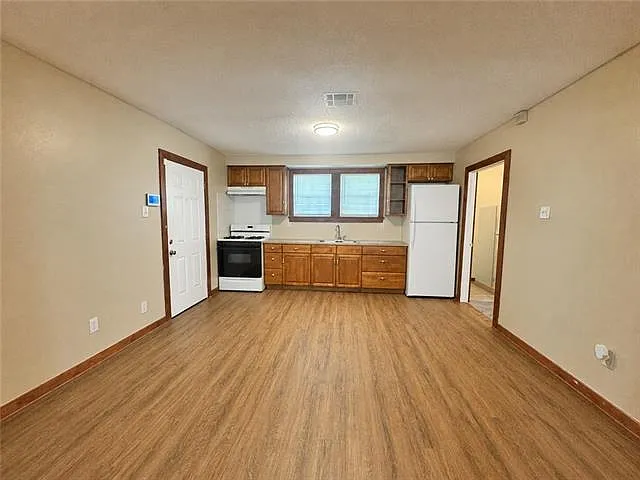 3 bed, 2.0 bath, 1500 sqft, $1,800 — Photo 4