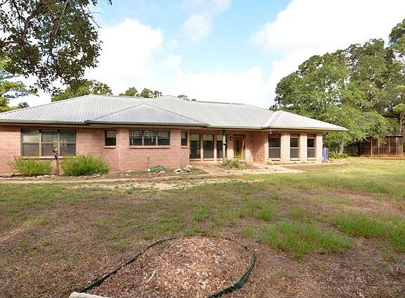 4th image of 201 Pine Valley Dr
