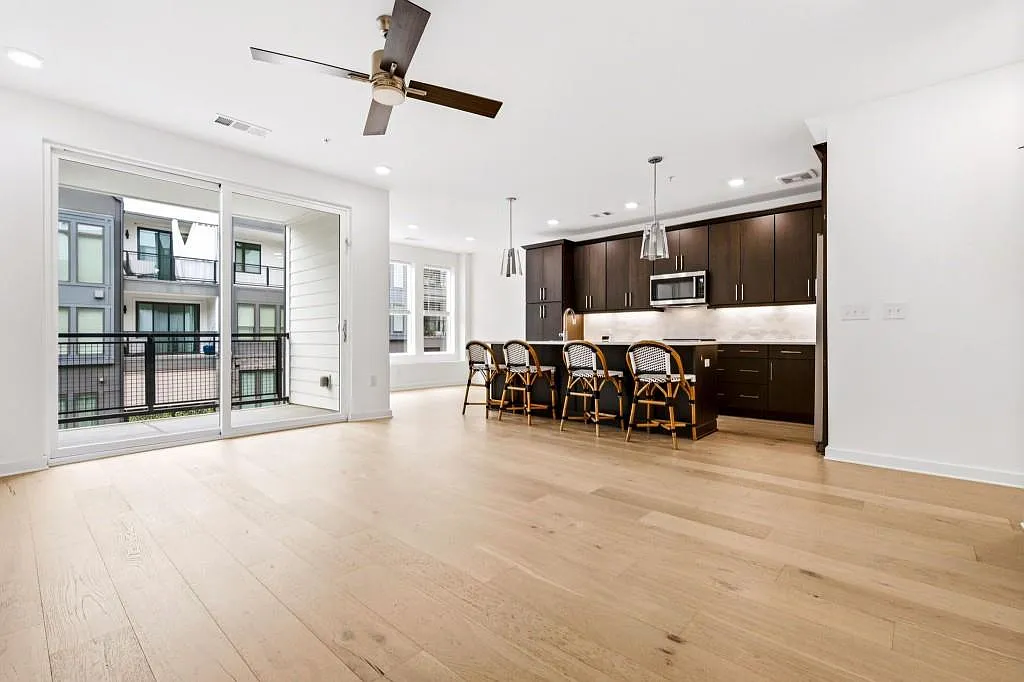 2 bed, 2.5 bath, 1994 sqft, $3,350 — Photo 3