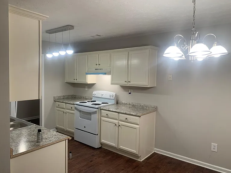 131 Sanders Walk — Photo 5