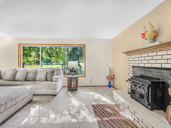 5th image of 470 NW Bella Vista Dr