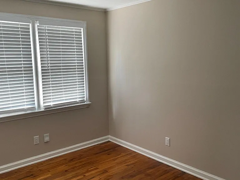 2305 Bernard St — Photo 9