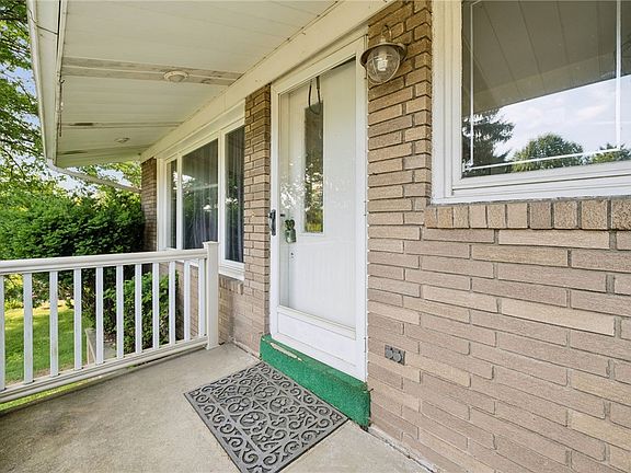 2nd image of 101 Hibiscus Dr