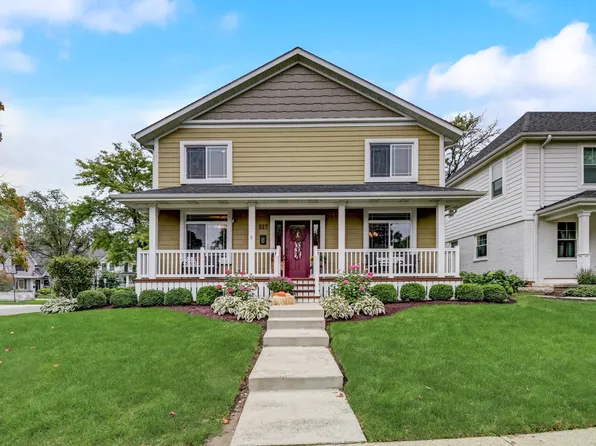 517 E Hillside Ave, Barrington, IL 60010