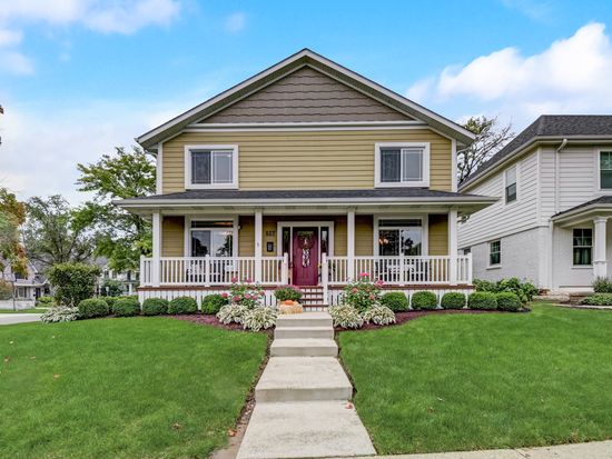 517 E Hillside Ave, Barrington, IL 60010