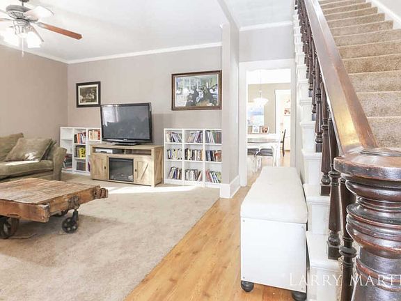 5th image of 121 Park Dr