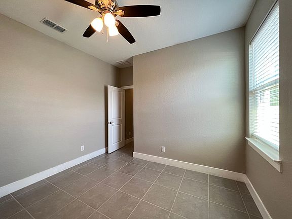 5th image of 303 Hibiscus Dr
