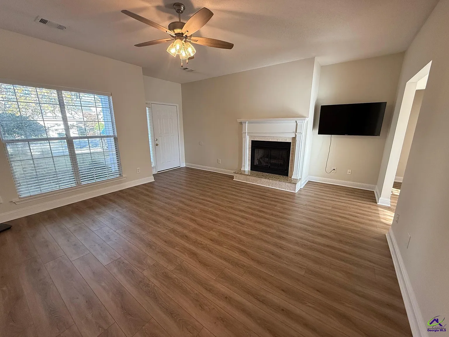 3 bed, 2.0 bath, 1674 sqft, $1,600 — Photo 3