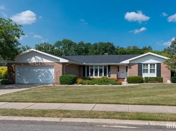 1105 Clermont Dr, South Bend, IN 46617