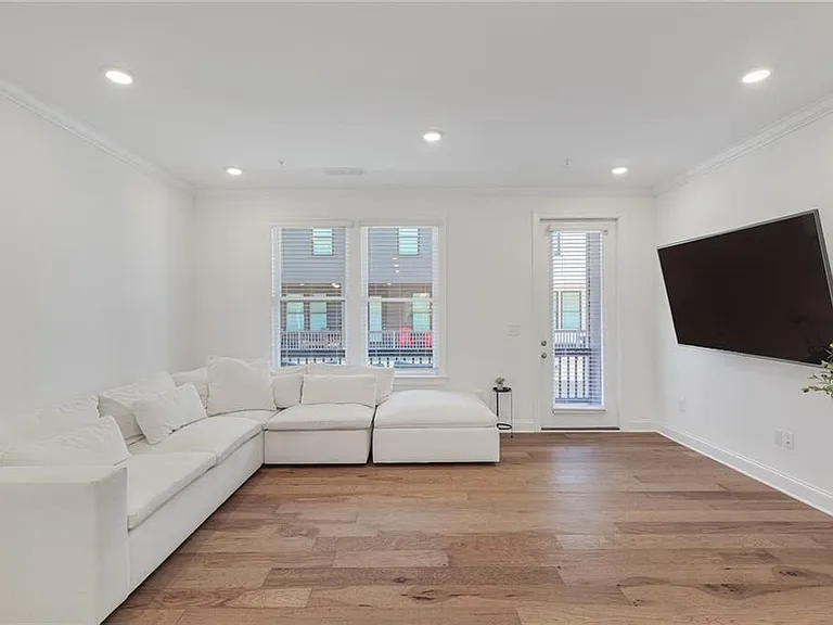 6543 Beacon Dr — Photo 8