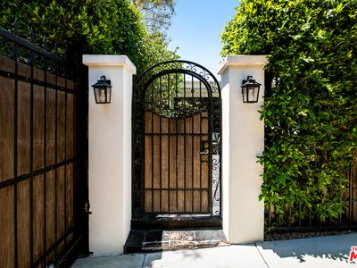 8819 Rosewood Ave, West Hollywood, CA, 90048