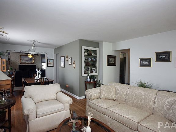3rd image of 126 W Clara Ave