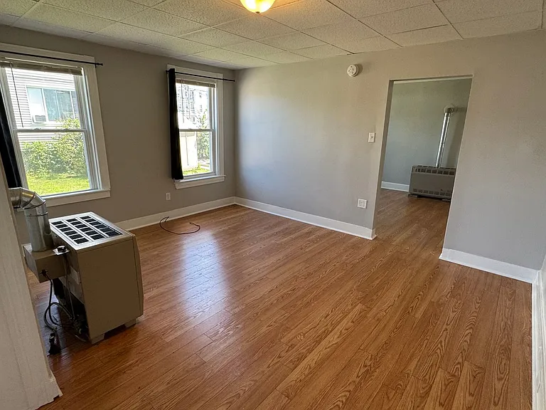 141 Laurel St — Photo 5