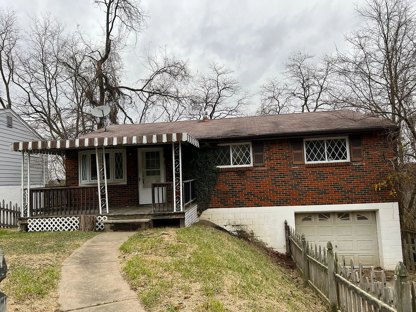 250 Bramble St photo 1