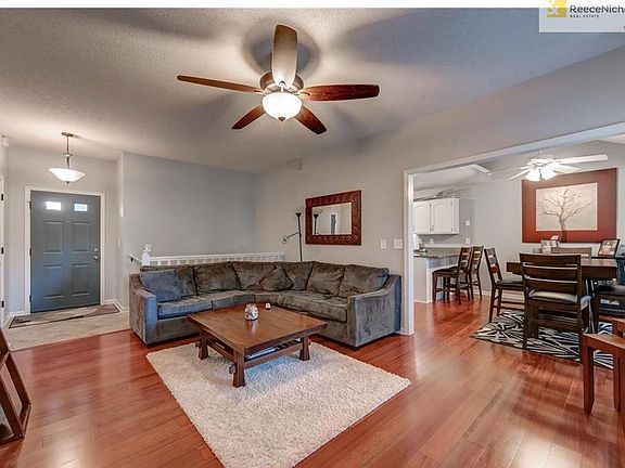 5th image of 654 SE Canterbury Ln