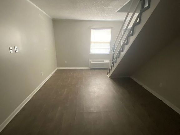 3rd image of 306 Main St N #6298228A2