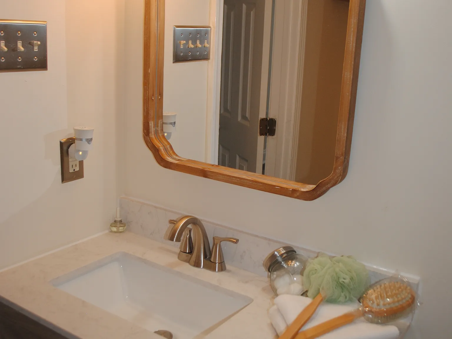 3 bed, 950 sqft, $1,700 — Photo 2