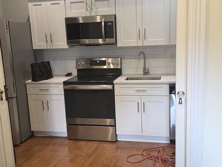 N Broadway — Photo 1