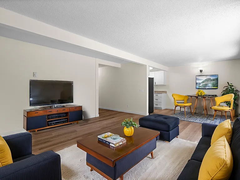 Staged 2 Bedroom 1 Bath w/Garage Staged 2 Bedroom 1 Bath w/Garage