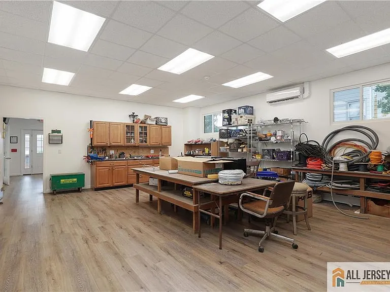 215 Washington Rd — Photo 22