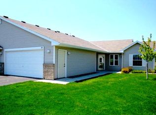 865 Greensview Ct NW, Hutchinson, MN 55350