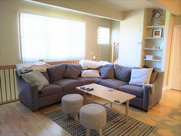 Living room, hardwood floors