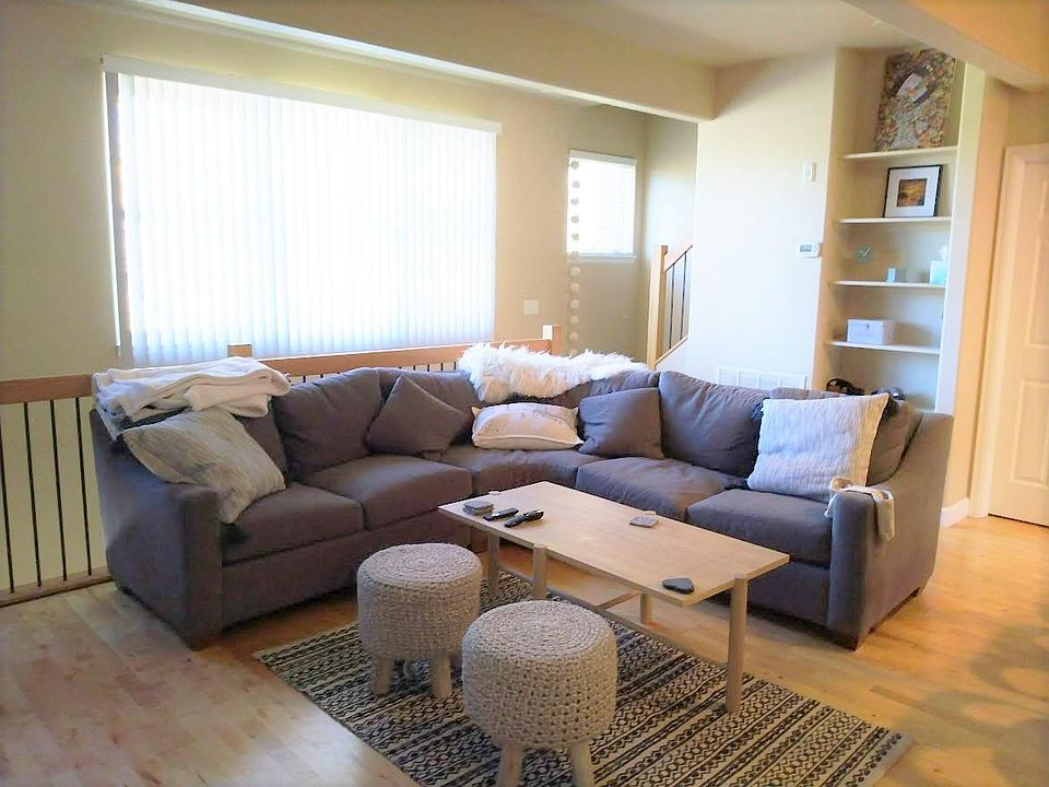 Living room, hardwood floors