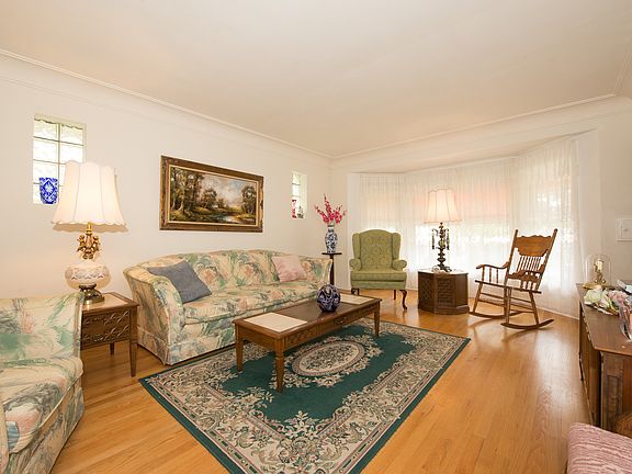 2nd image of 3001 N Oketo Ave