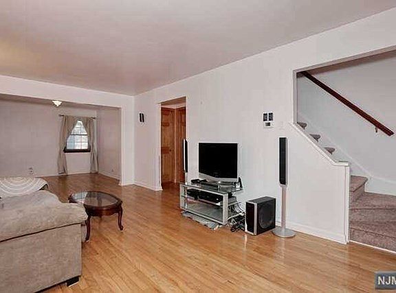 3rd image of 246 Linden Pl