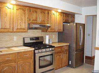 461 10th St FLOOR 1, Palisades Park, NJ 07650