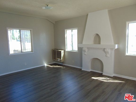 3rd image of 511 W 82nd St