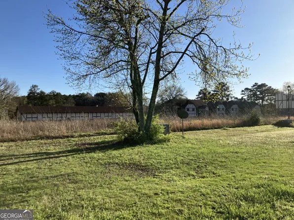 323 Camelot Dr, College Park, GA 30349