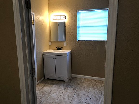 3rd image of 124 Wood Ave