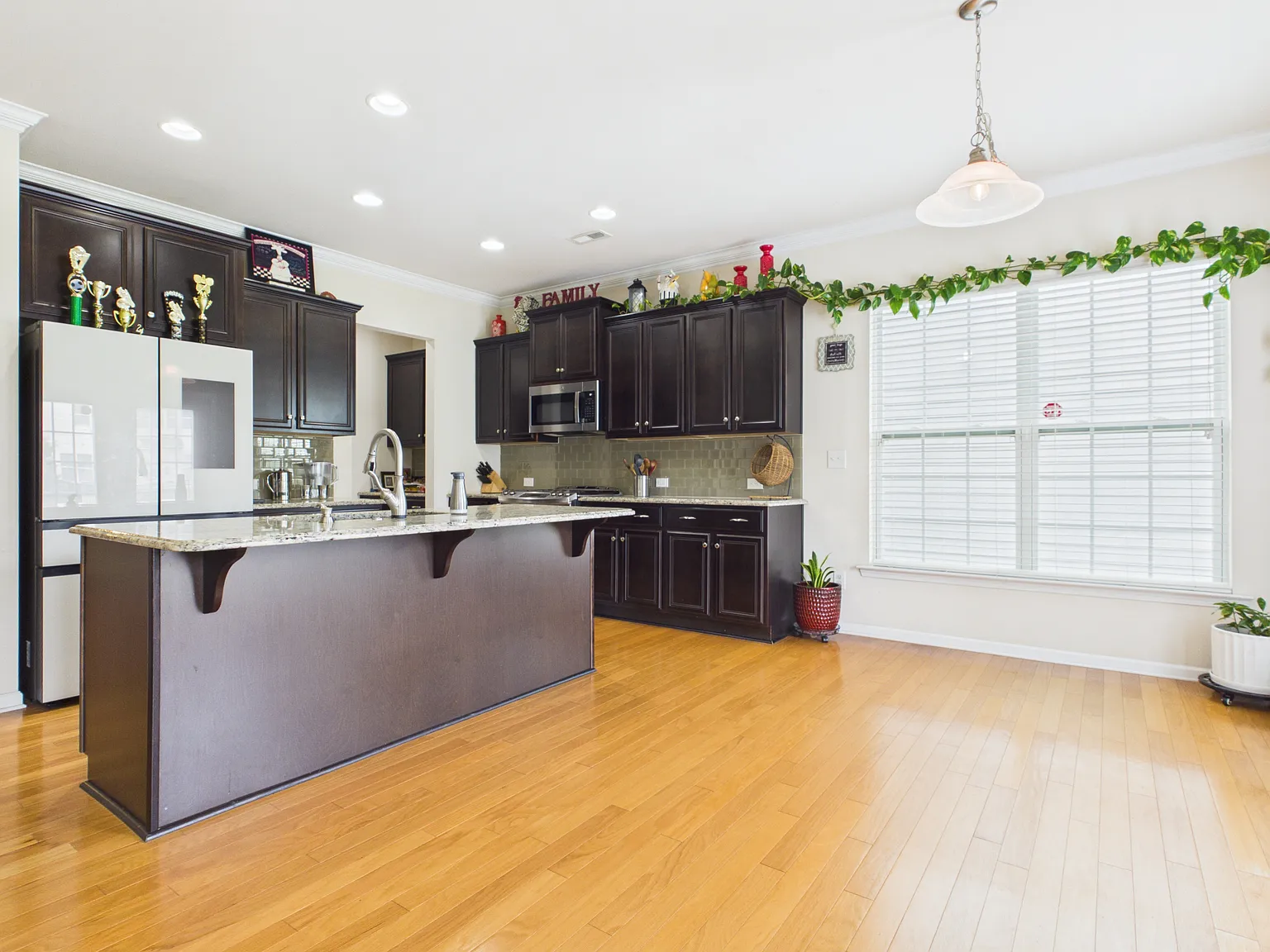 4 bed, 2656 sqft, $2,700 — Photo 3