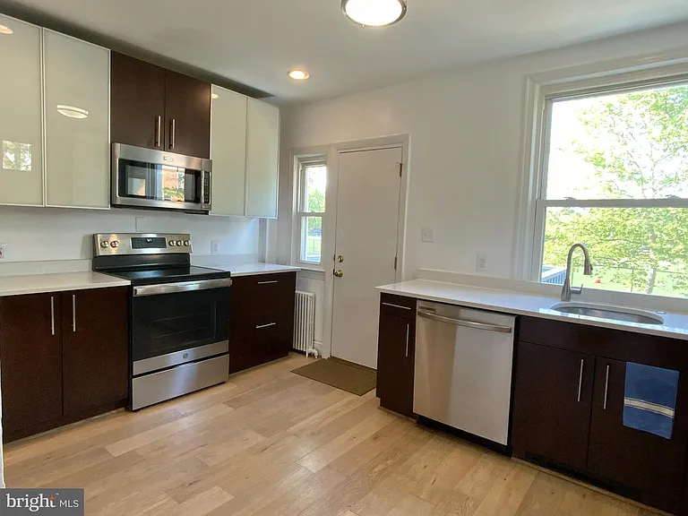 1772 E St NE — Photo 8