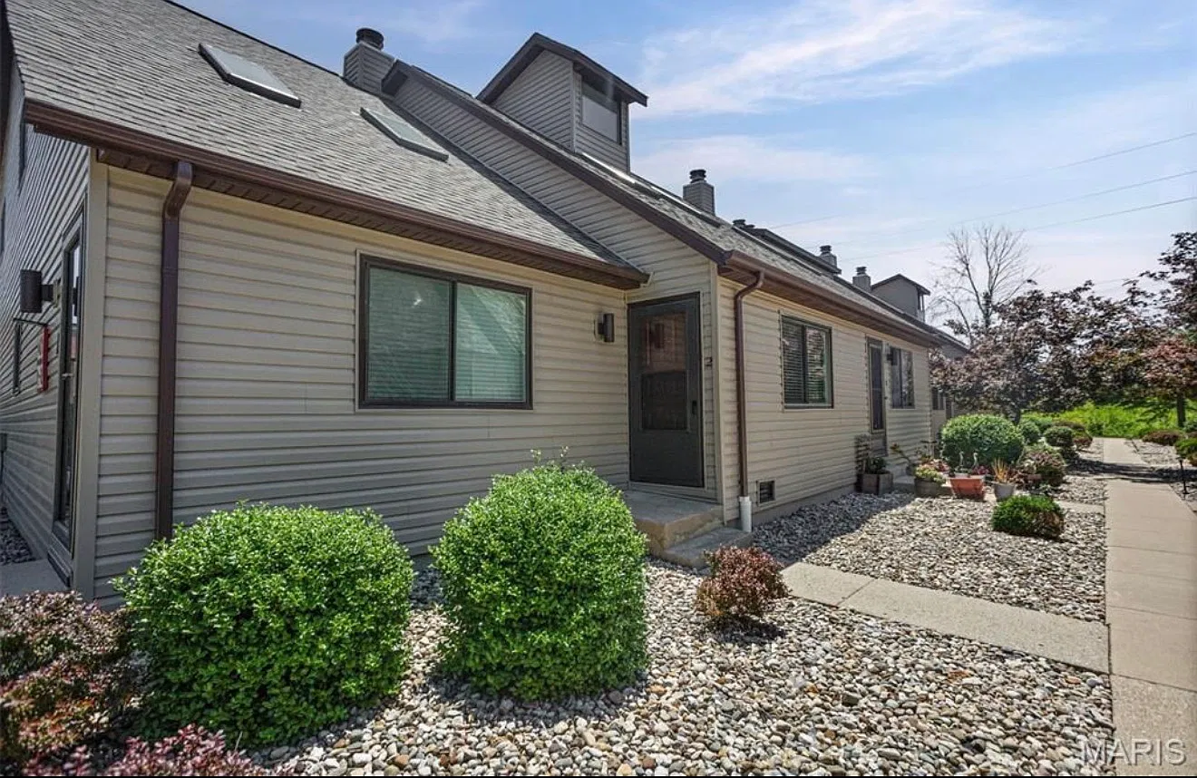2 bed, 1100 sqft, $1,350 — Photo 1