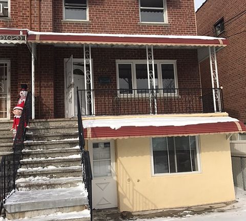 3rd image of 2825 Schurz Ave