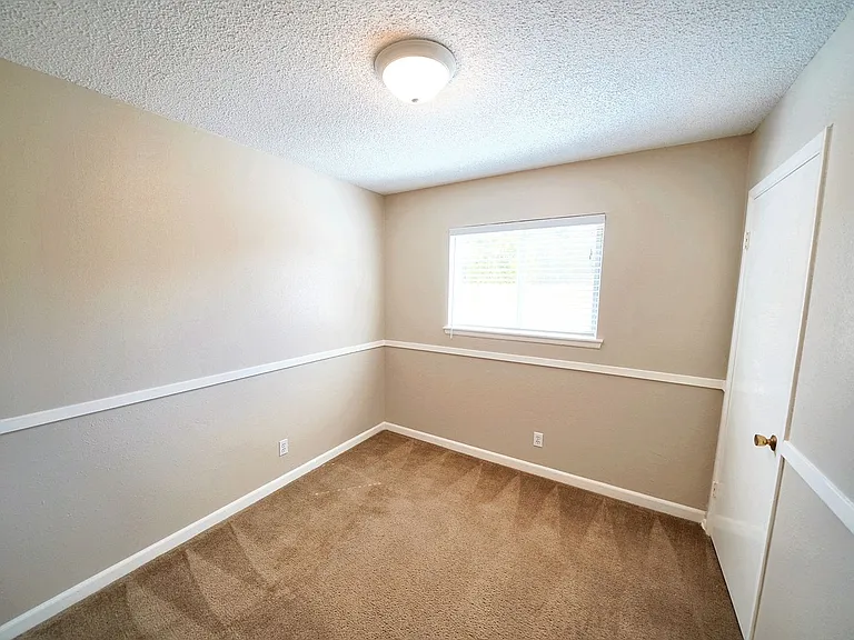 225 Linda Ct — Photo 24