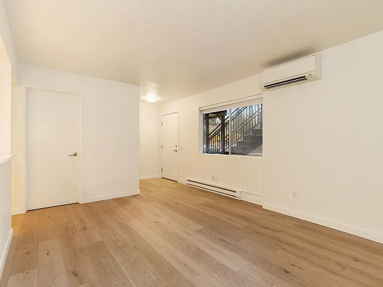 Crestwood Place — Photo 21