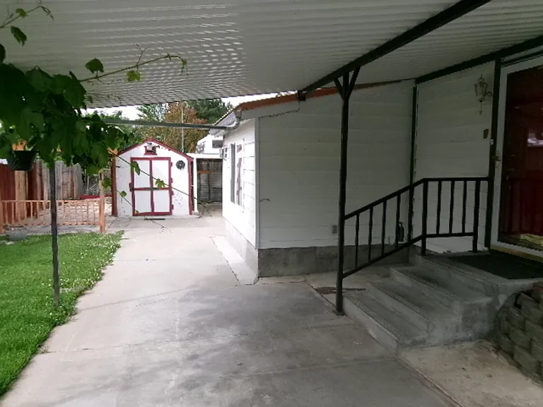 5615 E Woodcross Dr — Photo 2