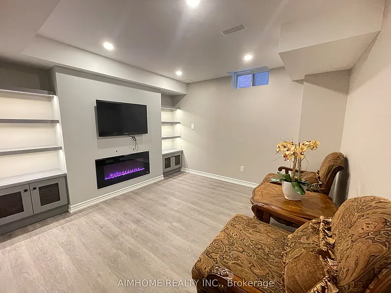 90 Maverick Cres #BASEMENT — Photo 5